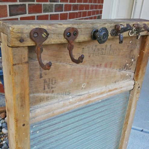 Washboard Jewelery Stand 1