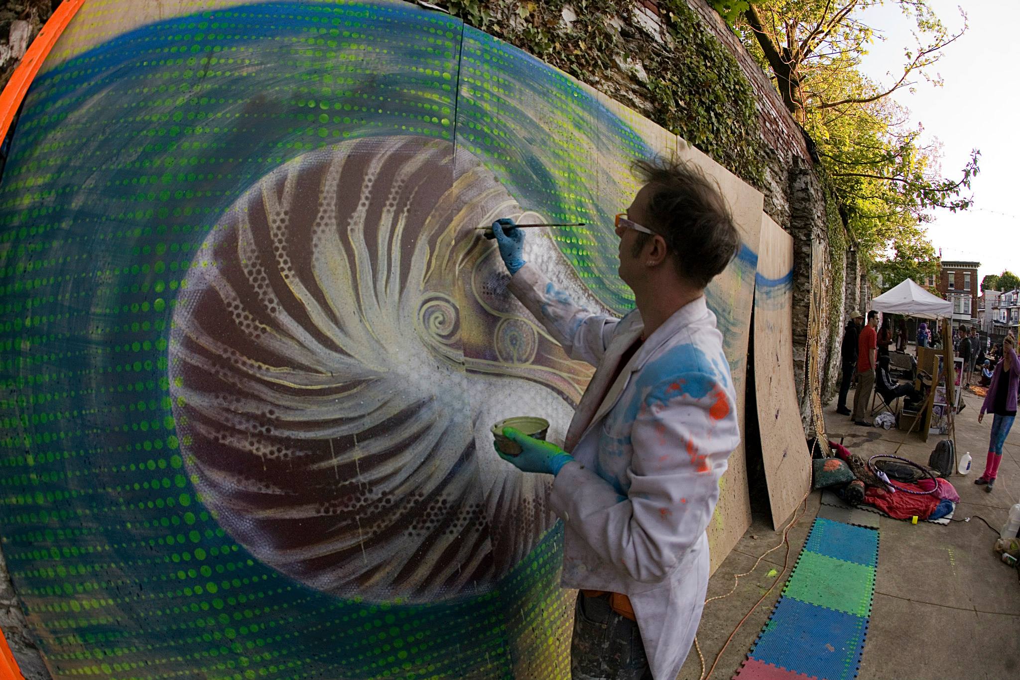 Read more about the article Evan Cairo uses reclaimed paint in new mural