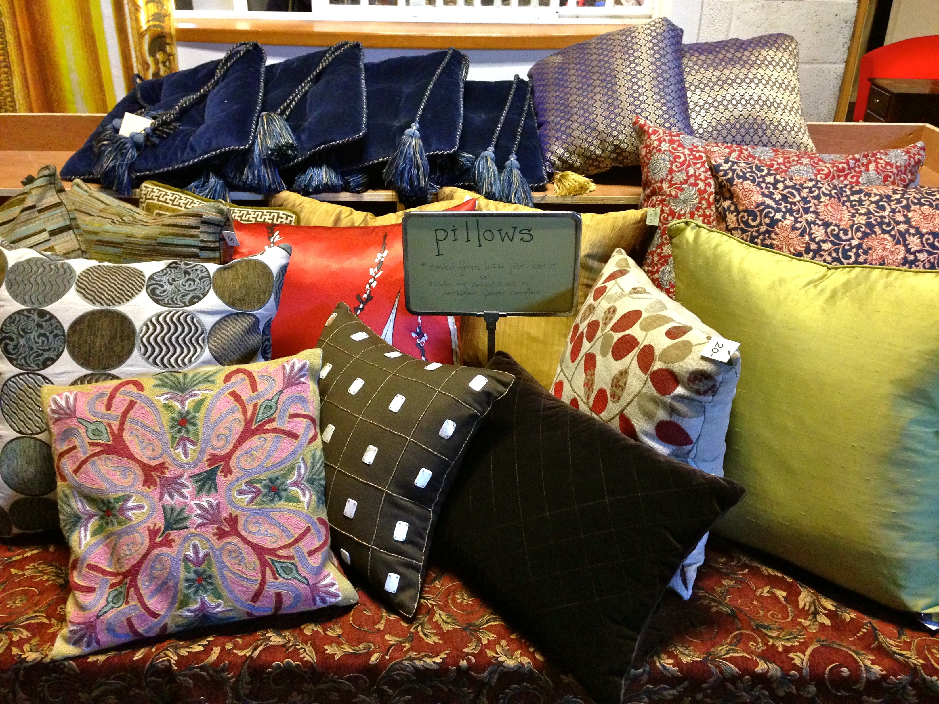 pillow table