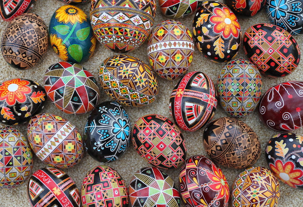 Read more about the article Pysanky: Ukrainian Easter Eggs!
