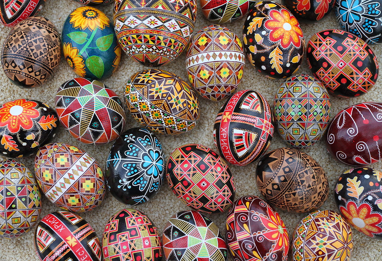 Read more about the article Pysanky: Ukrainian Easter Eggs!