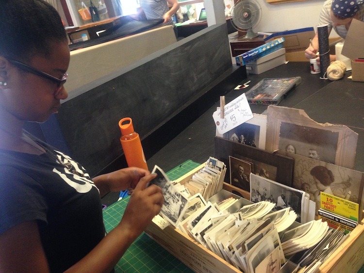asya-sorting-photos