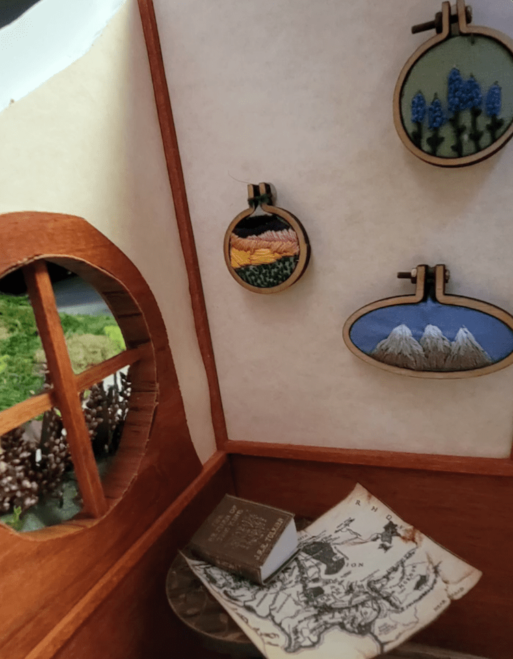 Read more about the article Creative Reuse: Miniature Hobbit House